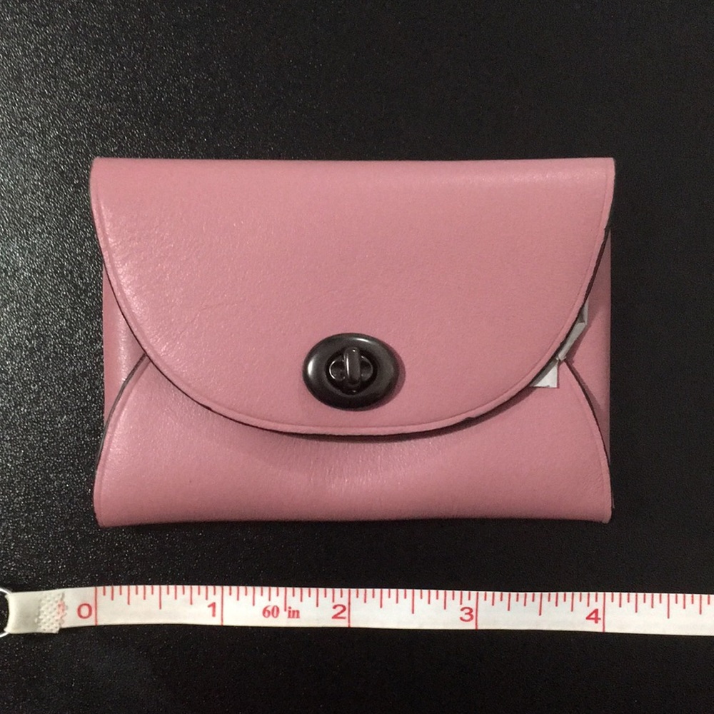 Small Light Pink Coach Leather Turnlock Opening Cardholder Wallet - Picture 4 of 5